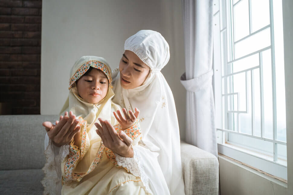 Jangan Dipaksa. Ini Waktu Tepat Anak Belajar Berpuasa!