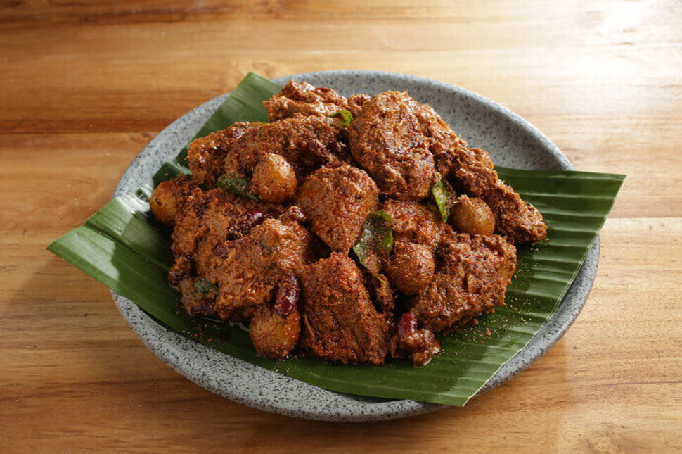 Rendang atau Opor Ayam. Mana Yang Lebih Tinggi Kolesterol?