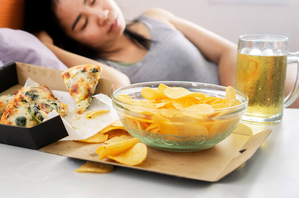 Alasan Kenapa Anda Dilarang Langsung Tidur Setelah Makan