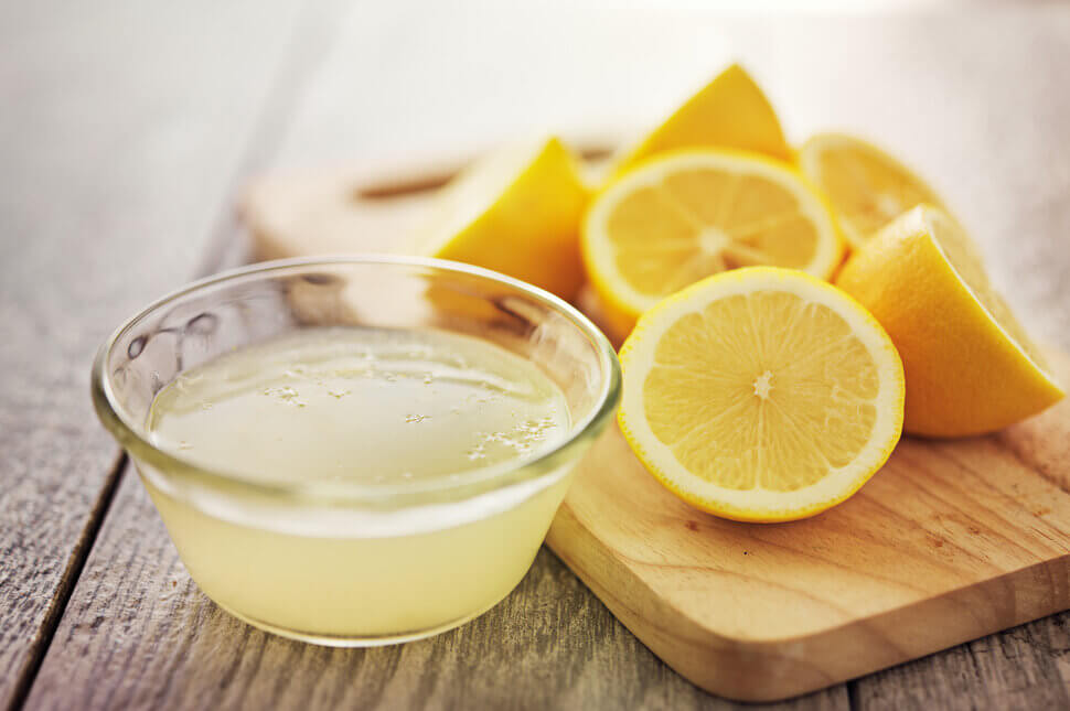 Bolehkah Mengobati Sakit Maag Dengan Air Lemon?
